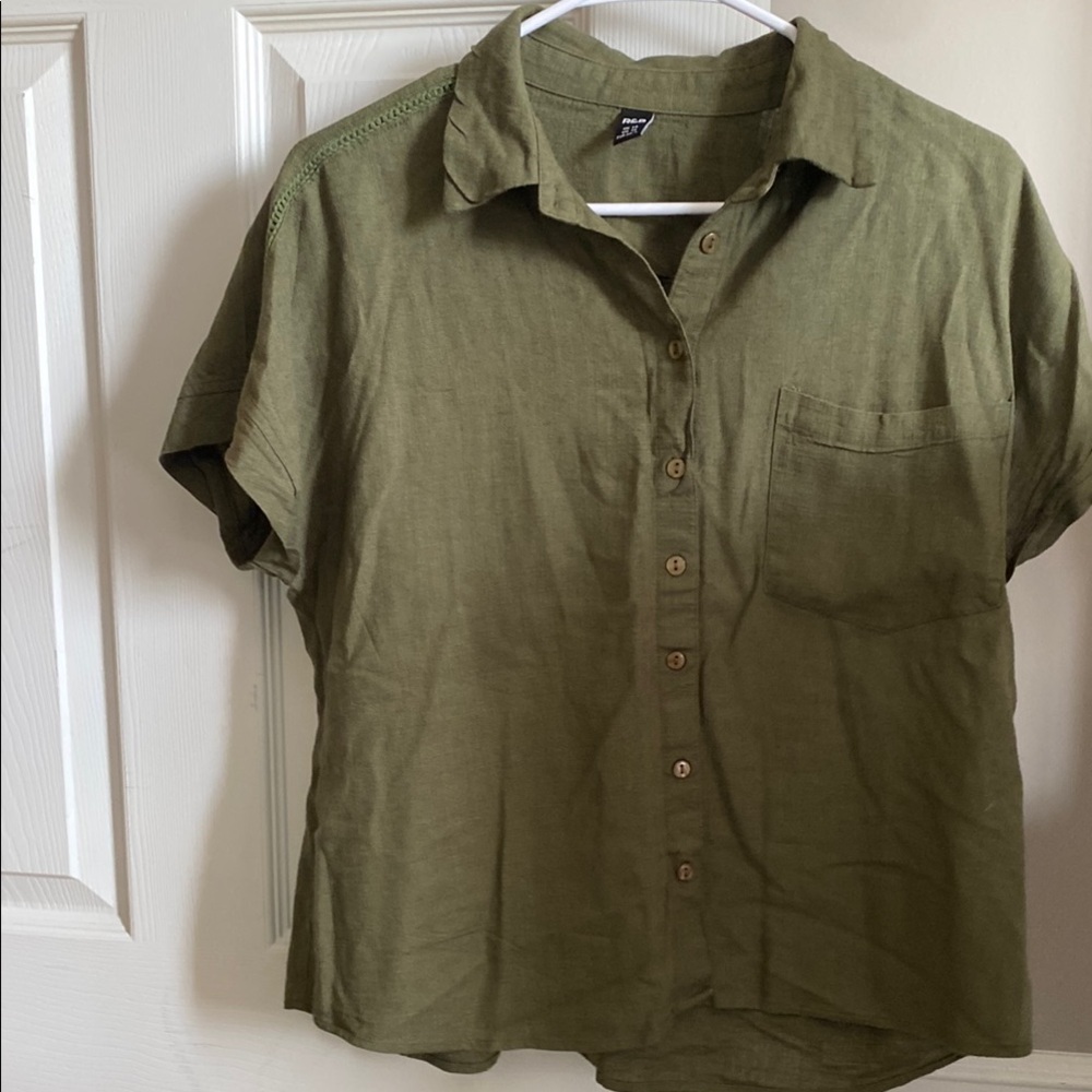 women’s Green Short Sleeve Shirt